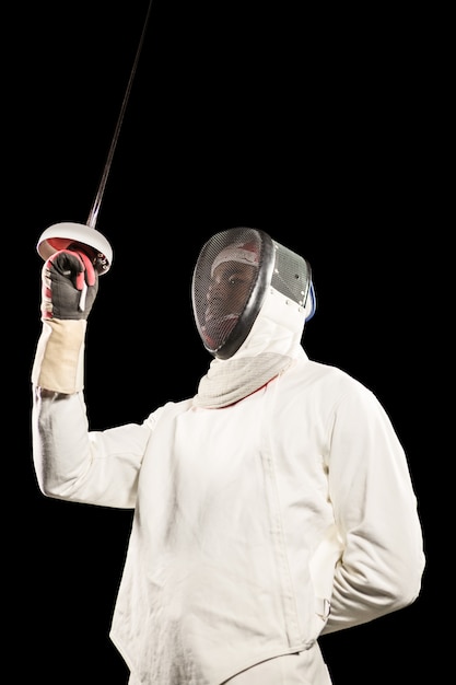 Photo man wearing fencing suit practicing with sword