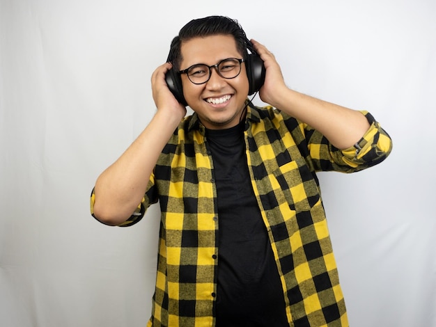 Photo a man wearing a plaid jacket with the words 