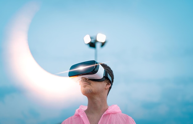 Photo man wearing virtual reality glasses