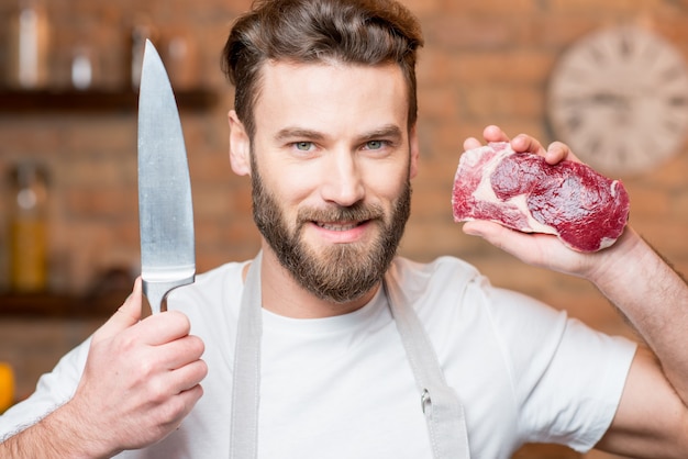 写真 肉を持つ男