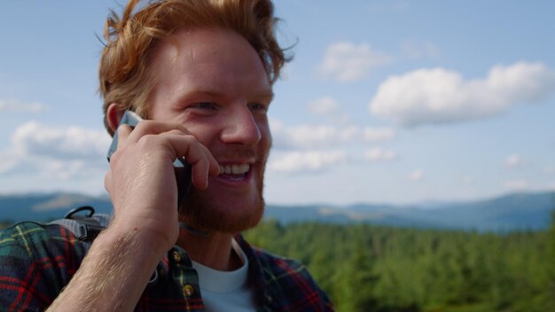 Photo a man with red hair is talking on a cell phone.