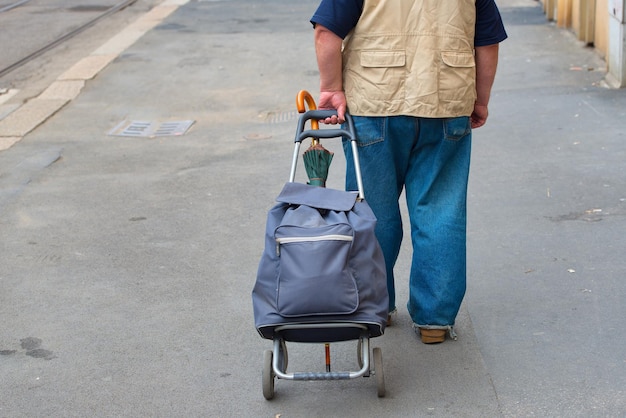 Foto uomo, carrello