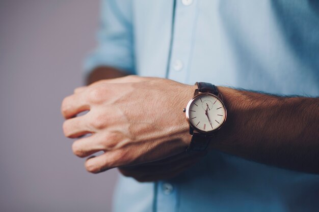 Foto uomo con orologio