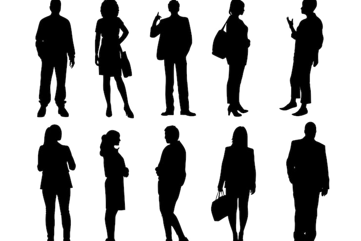 Photo 男性と女性が男性の写真の前に立っています