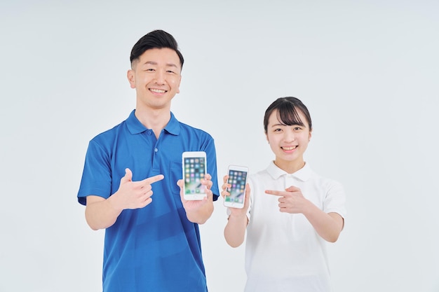 Man and woman of contractor staff with smartphones