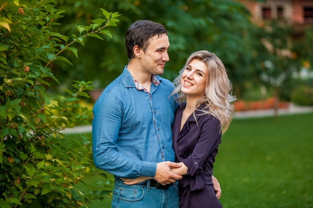 Man and woman hugging in the Park