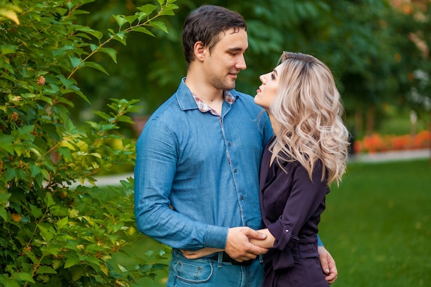 Man and woman hugging in the Park