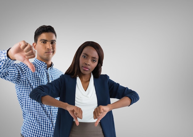 Photo man and woman with thumbs down