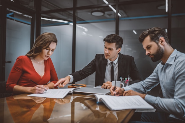 Man and woman writing a divorce request