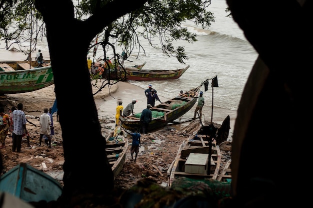 Photo man working in boat