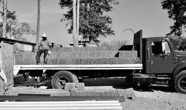 Photo man working at construction site