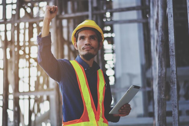 Photo man working at construction site