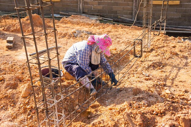 Photo man working in farm