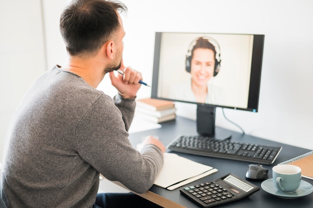 Photo man working from home