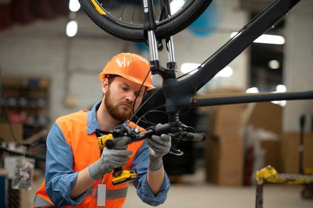 Photo man working in safety equipment