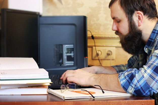 Man write pen table