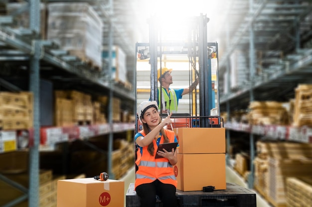 Manager using tablet CheckeCommerce Online Orders ebusinessonline In store Background Warehouse Retail Center with boxes global logistics network Products Delivery Infographics in LogisticsxA