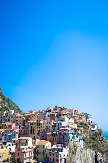 이탈리아 Cinque Terre의 Manarola - 2016년 7월 - Cinque Terre 마을에서 가장 눈길을 끄는 곳