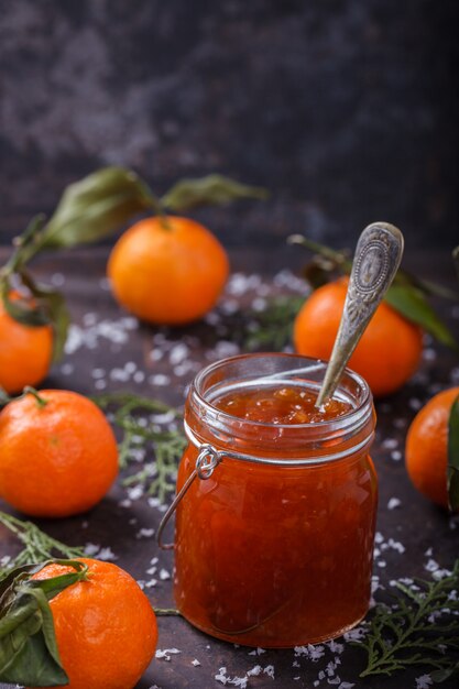 Mandarijnjam. Traditioneel dessert met Kerstmis