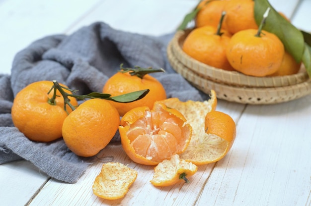 Foto arance mandarine sulla tavola