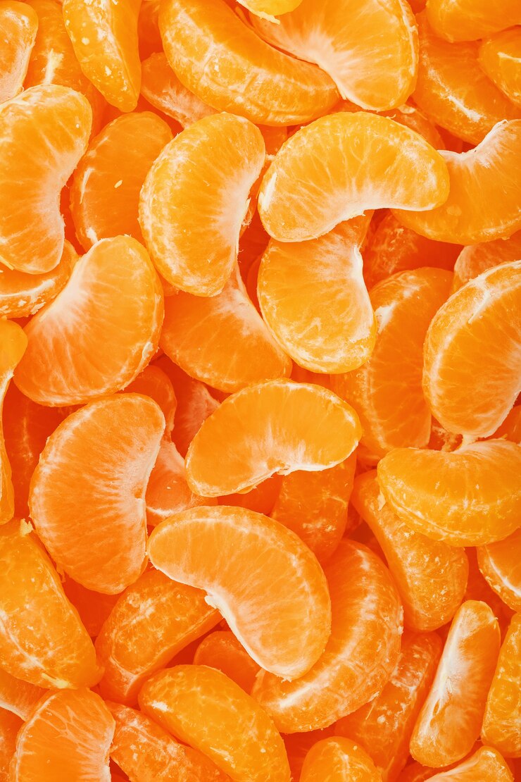Photo mandarin slices close up in full screen