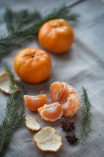 Photo mandarine on a gray surface