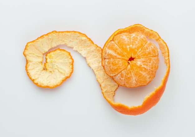 만다린 오렌지 과일이나 흰색 배경에 격리된 귤. 신선한 만다린 패턴입니다.