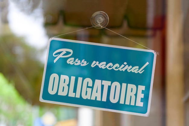 Mandatory vaccination pass sign