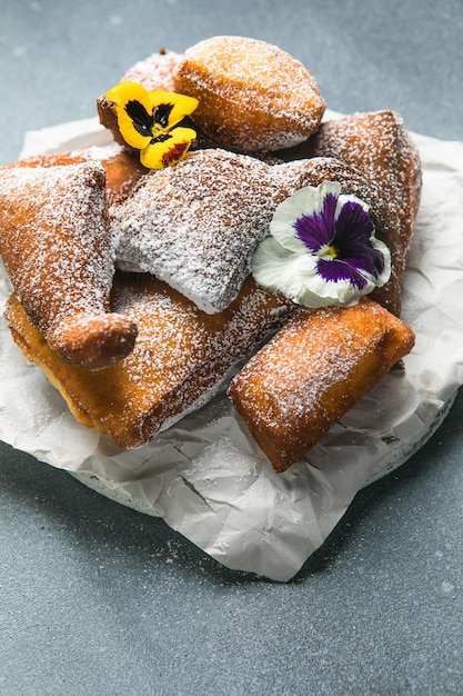 Mandazi è un cibo di strada dell'africa orientale leggermente dolce