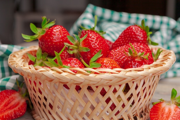 Mandje met aardbeien