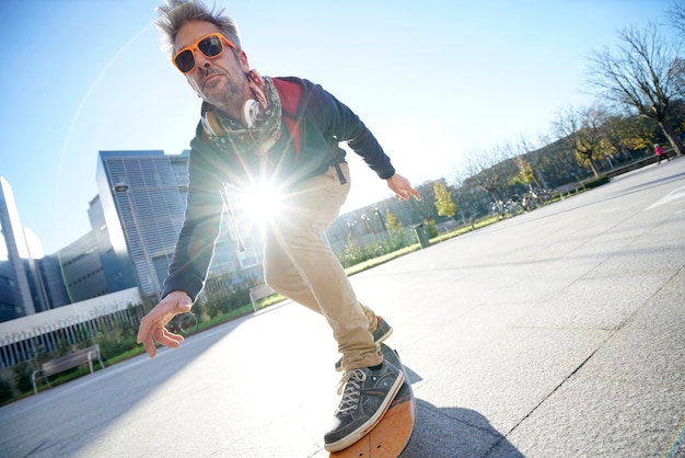 Mandoing skateboard outdoors