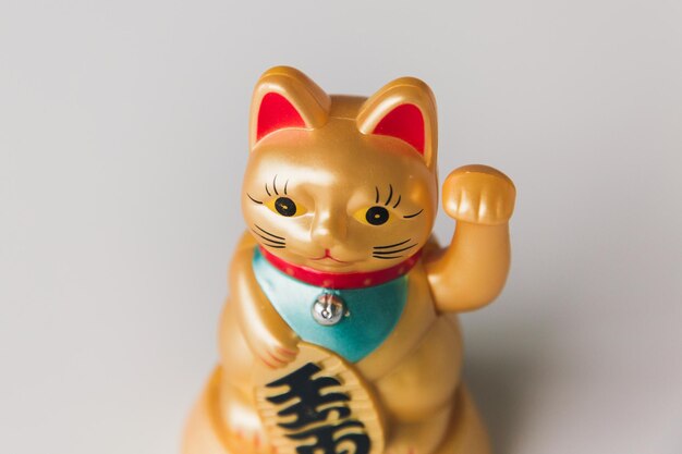 Foto figurina di maneki-neko