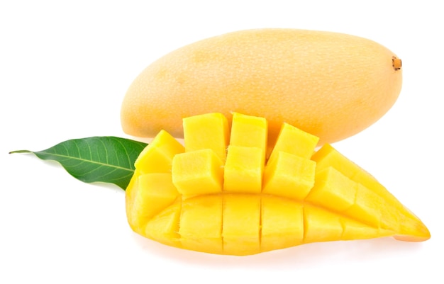 Плоды манго изолированы