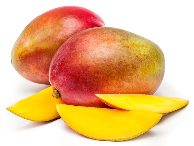 Mango gesneden op een witte achtergrond