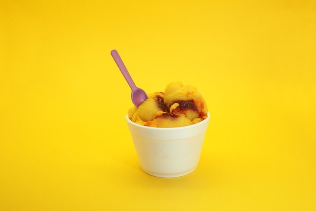 Foto gelato al mango con peperoncino