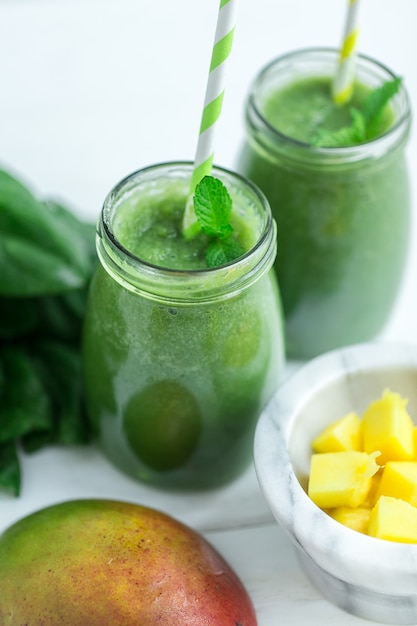 Mango with Banana and Spinach smoothie