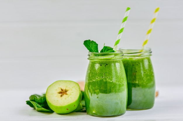 Mango with Banana and Spinach smoothie