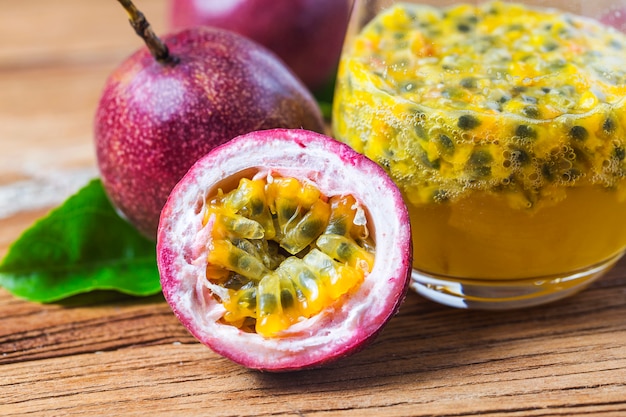 Photo mango with passion fruit smoothie by fresh ingredients