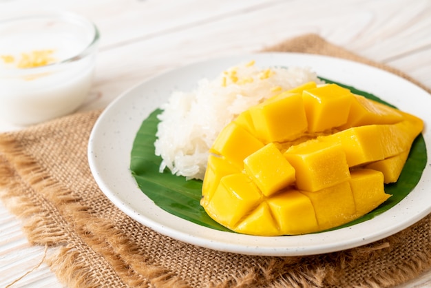 mango with sticky rice