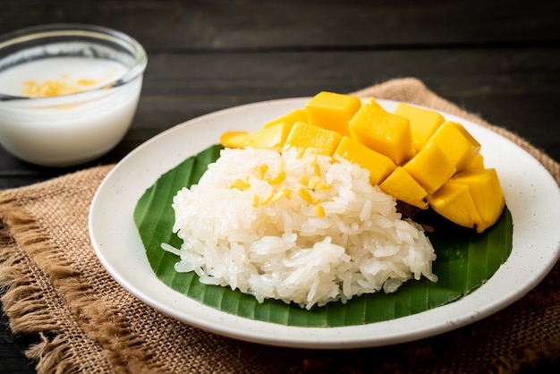 mango with sticky rice