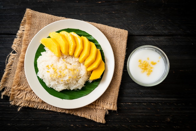 mango with sticky rice