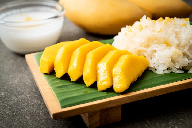 mango with sticky rice