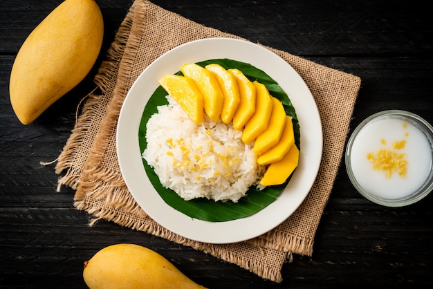 mango with sticky rice