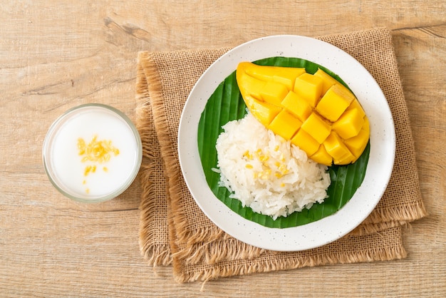 mango with sticky rice