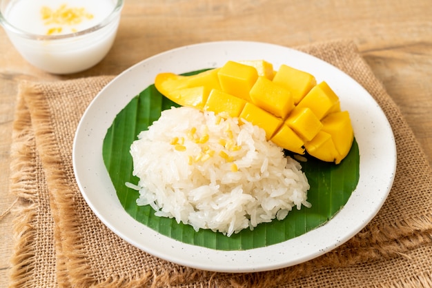 mango with sticky rice