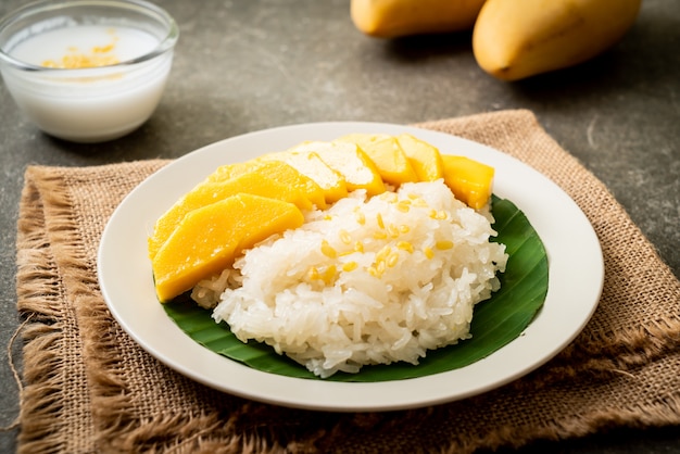 mango with sticky rice