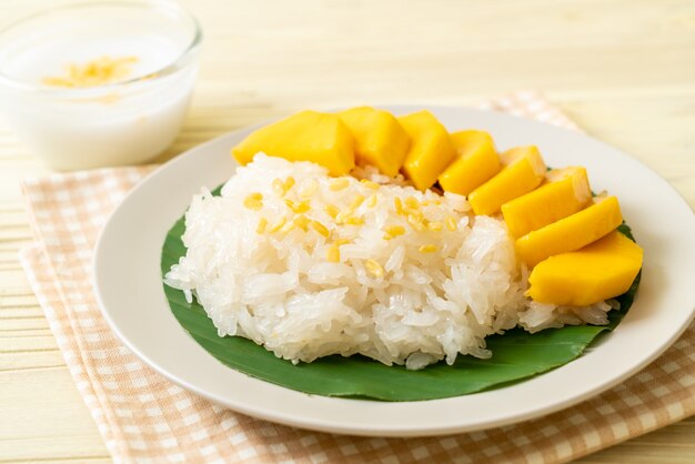 mango with sticky rice