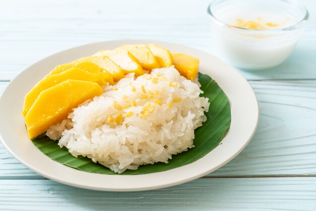 mango with sticky rice