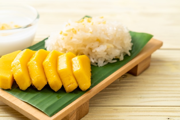 mango with sticky rice