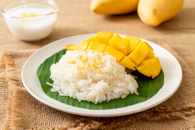 mango with sticky rice